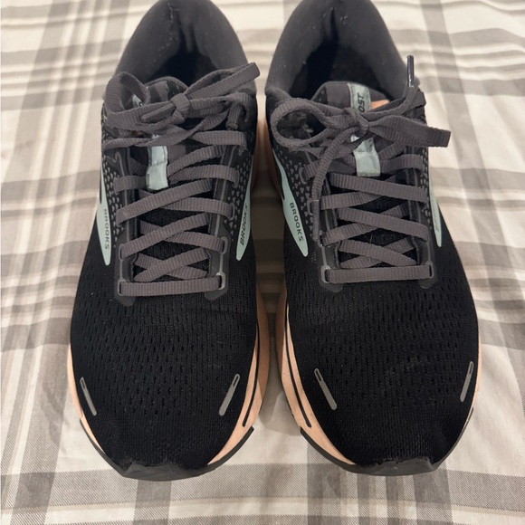 Brooks Ghost size 9 - Picture 2 of 4